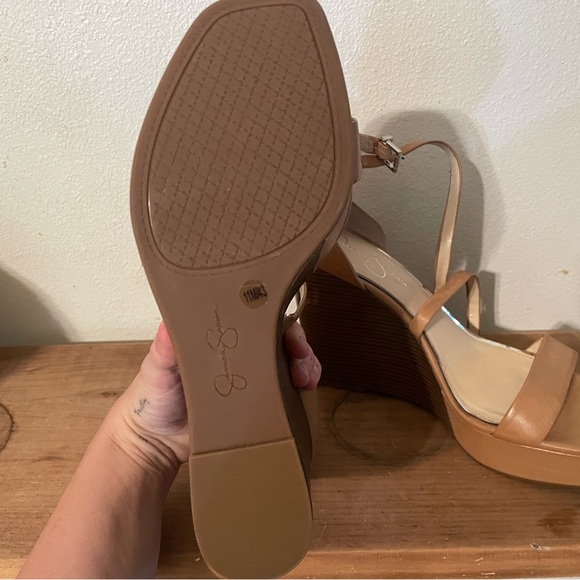 Jessica Simpson platform heels - Picture 2 of 4